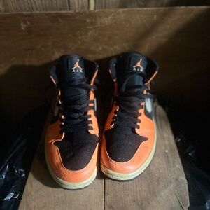 Jordan 1 mid black cone